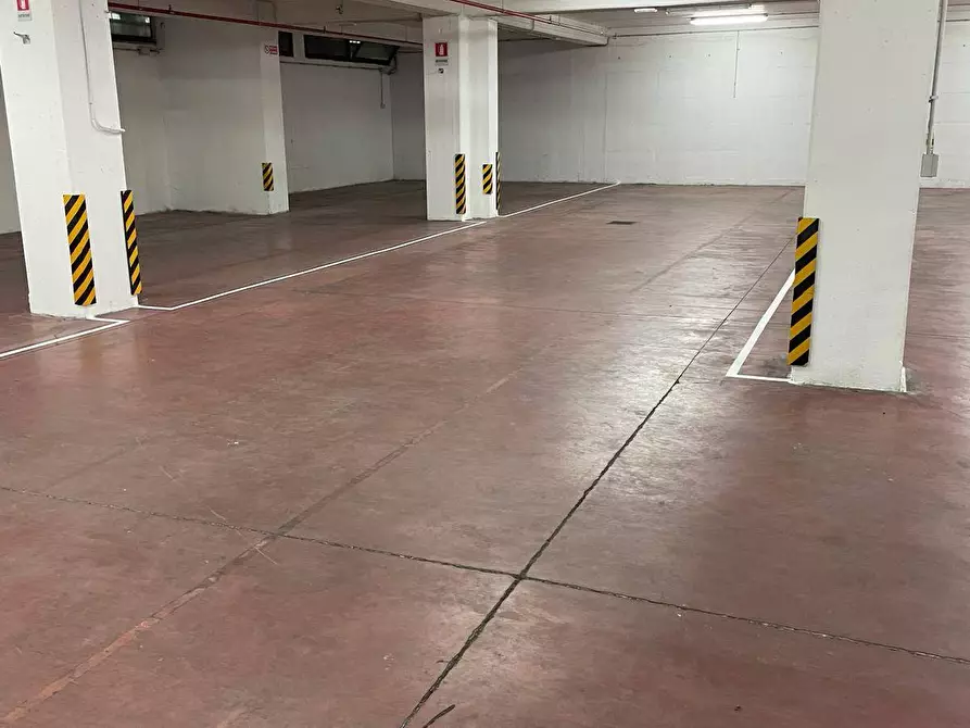 Immagine 12 di Locale commerciale in vendita  in via sciadonna 26 a Frascati