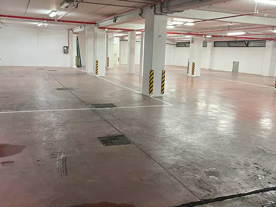 Immagine 15 di Locale commerciale in vendita  in via sciadonna 26 a Frascati