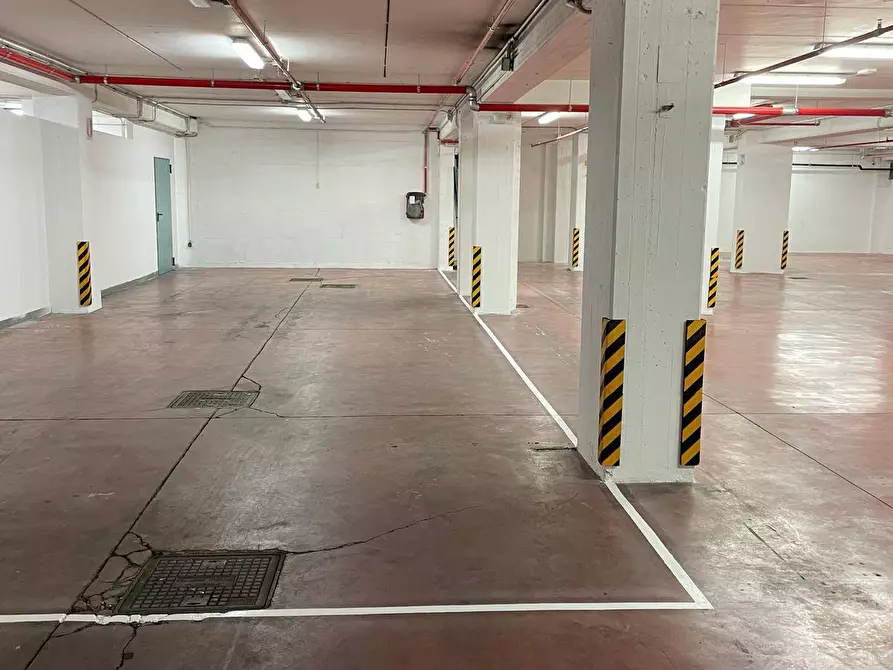 Immagine 16 di Locale commerciale in vendita  in via sciadonna 26 a Frascati