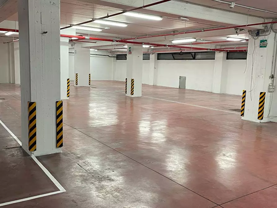 Immagine 17 di Locale commerciale in vendita  in via sciadonna 26 a Frascati