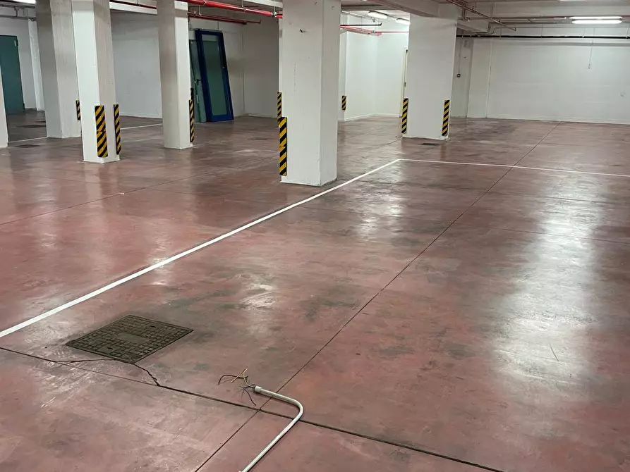 Immagine 18 di Locale commerciale in vendita  in via sciadonna 26 a Frascati