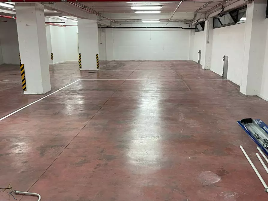 Immagine 19 di Locale commerciale in vendita  in via sciadonna 26 a Frascati