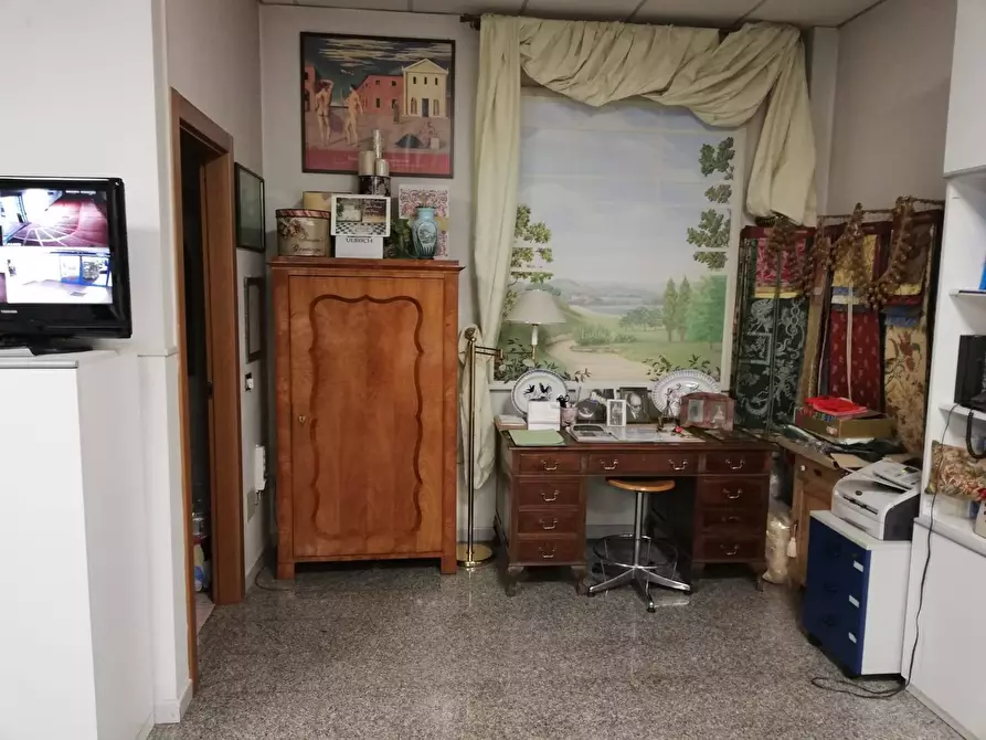 Immagine 23 di Locale commerciale in vendita  in via sciadonna 26 a Frascati