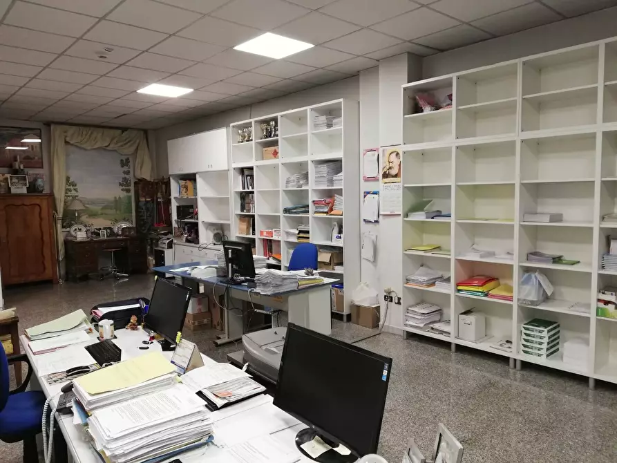 Immagine 25 di Locale commerciale in vendita  in via sciadonna 26 a Frascati