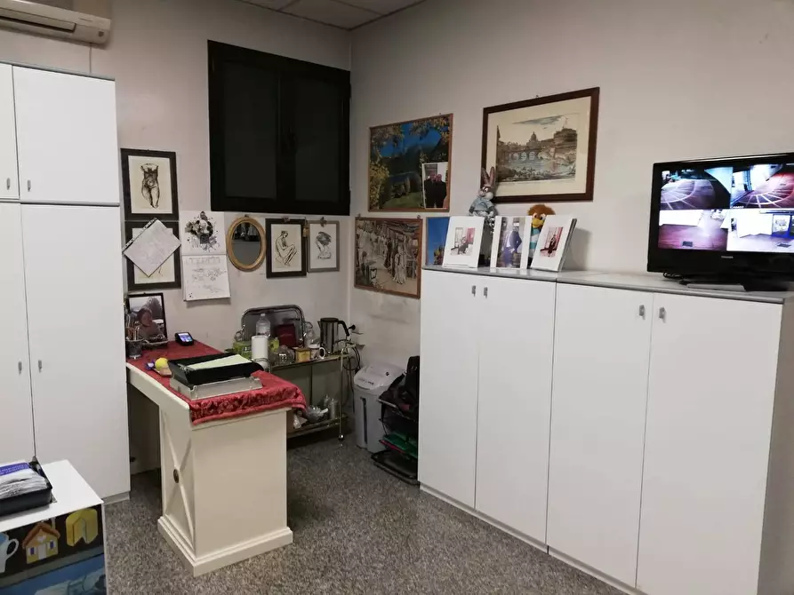 Immagine 26 di Locale commerciale in vendita  in via sciadonna 26 a Frascati