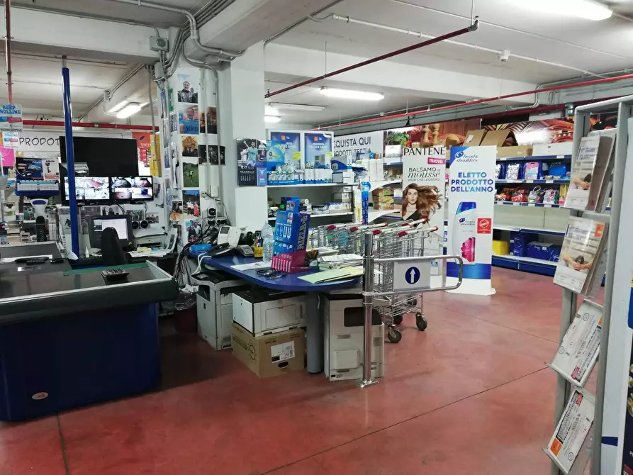 Immagine 29 di Locale commerciale in vendita  in via sciadonna 26 a Frascati