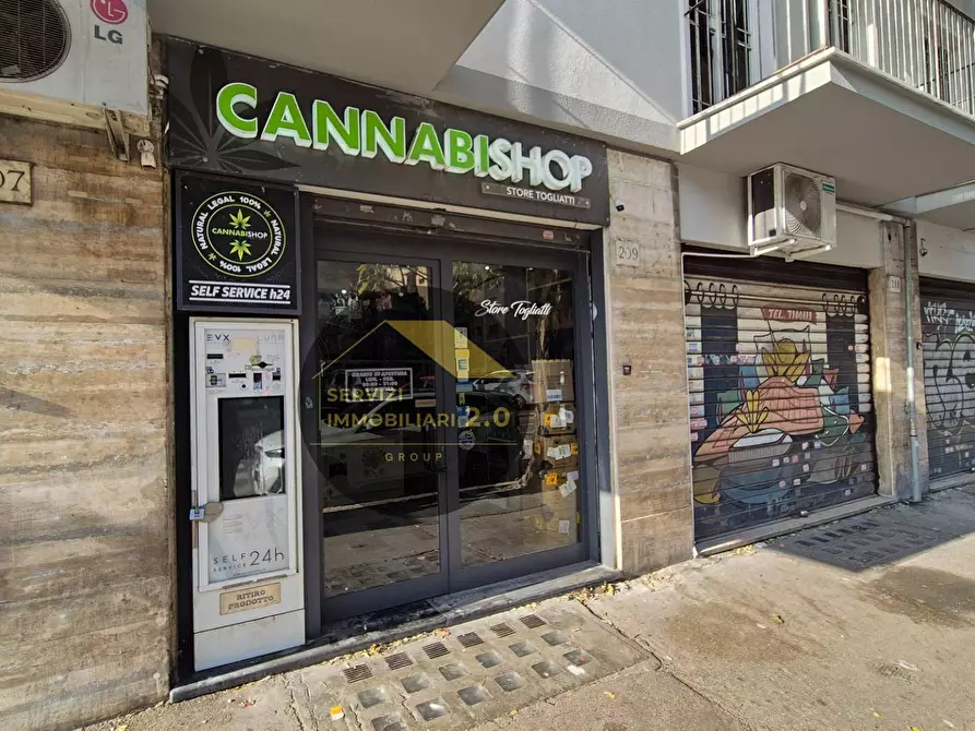 Immagine 2 di Locale commerciale in vendita  in Viale Palmiro Togliatti 209 a Roma