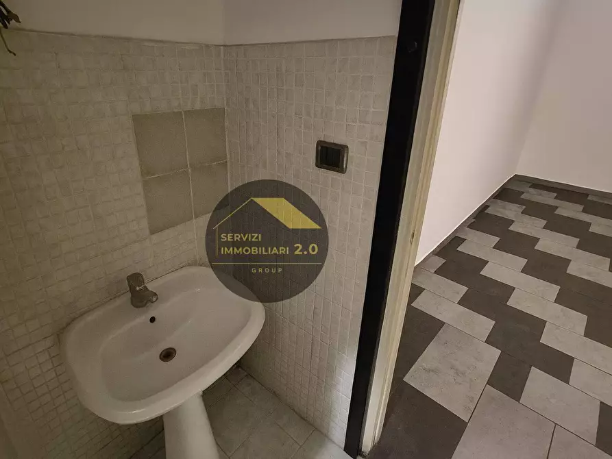 Immagine 4 di Locale commerciale in vendita  in Viale Palmiro Togliatti 209 a Roma