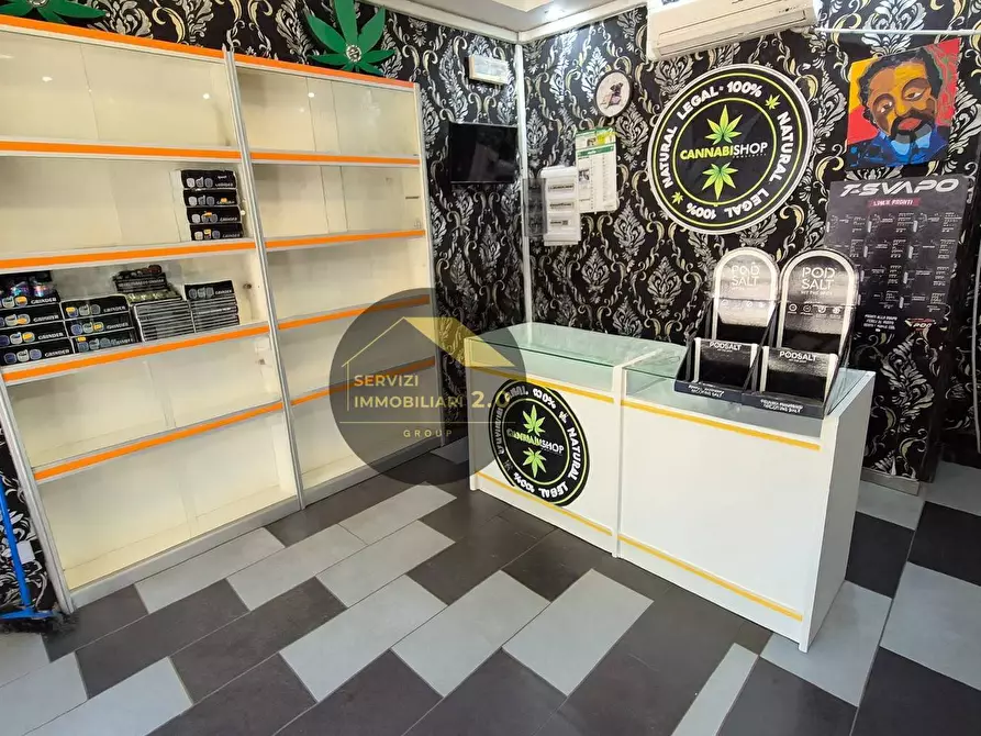 Immagine 5 di Locale commerciale in vendita  in Viale Palmiro Togliatti 209 a Roma