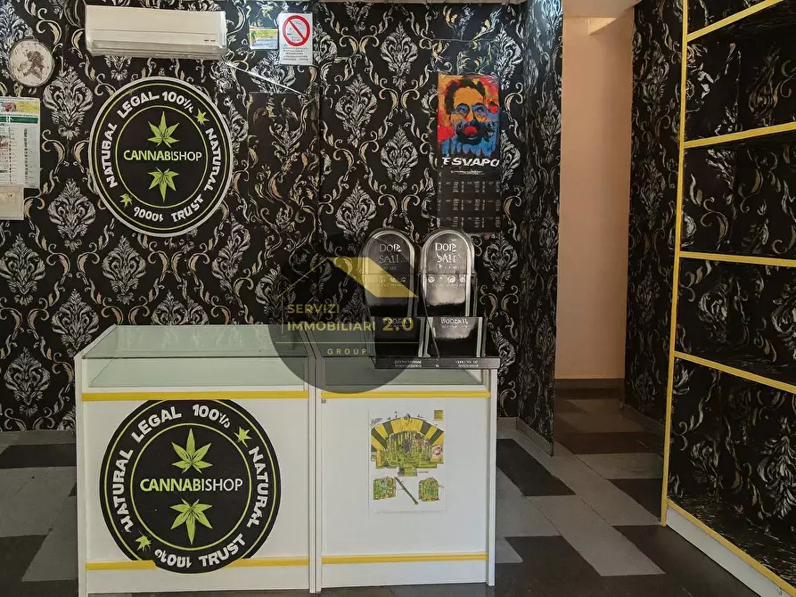 Immagine 7 di Locale commerciale in vendita  in Viale Palmiro Togliatti 209 a Roma