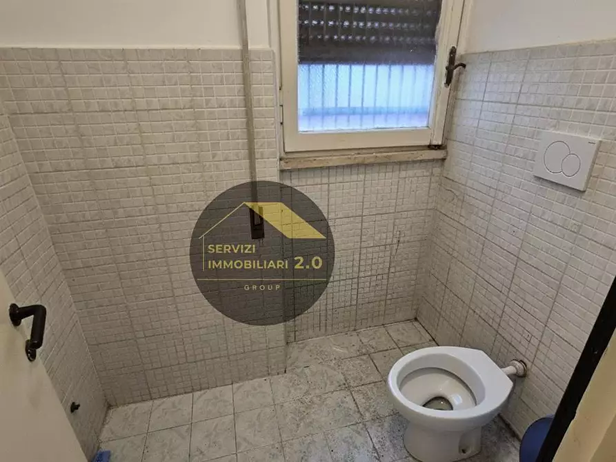 Immagine 8 di Locale commerciale in vendita  in Viale Palmiro Togliatti 209 a Roma