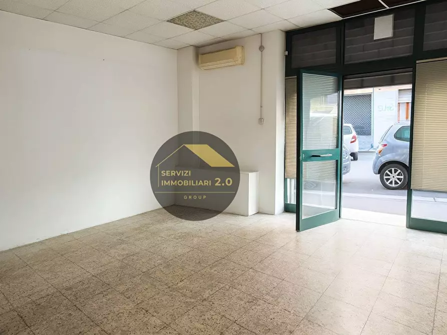 Immagine 5 di Locale commerciale in vendita  in VIA VACUNA 42 a Roma