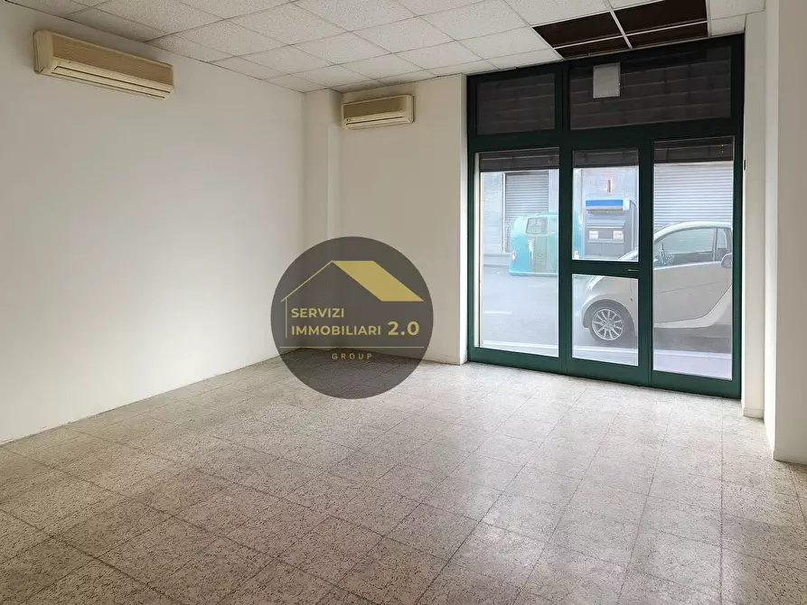 Immagine 8 di Locale commerciale in vendita  in VIA VACUNA 42 a Roma