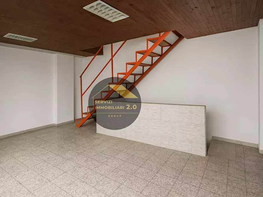 Immagine 9 di Locale commerciale in vendita  in VIA VACUNA 42 a Roma