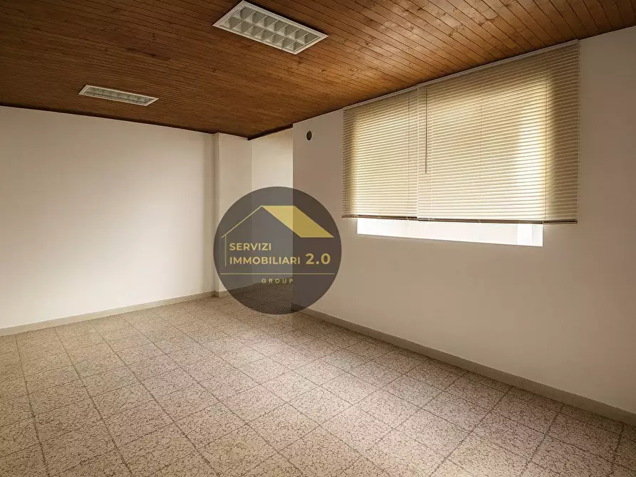 Immagine 10 di Locale commerciale in vendita  in VIA VACUNA 42 a Roma