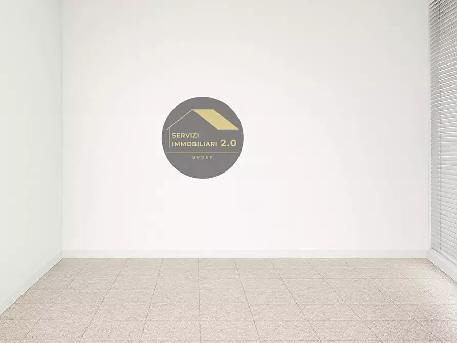 Immagine 14 di Locale commerciale in vendita  in VIA VACUNA 42 a Roma