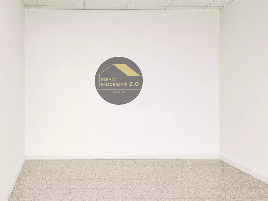 Immagine 15 di Locale commerciale in vendita  in VIA VACUNA 42 a Roma