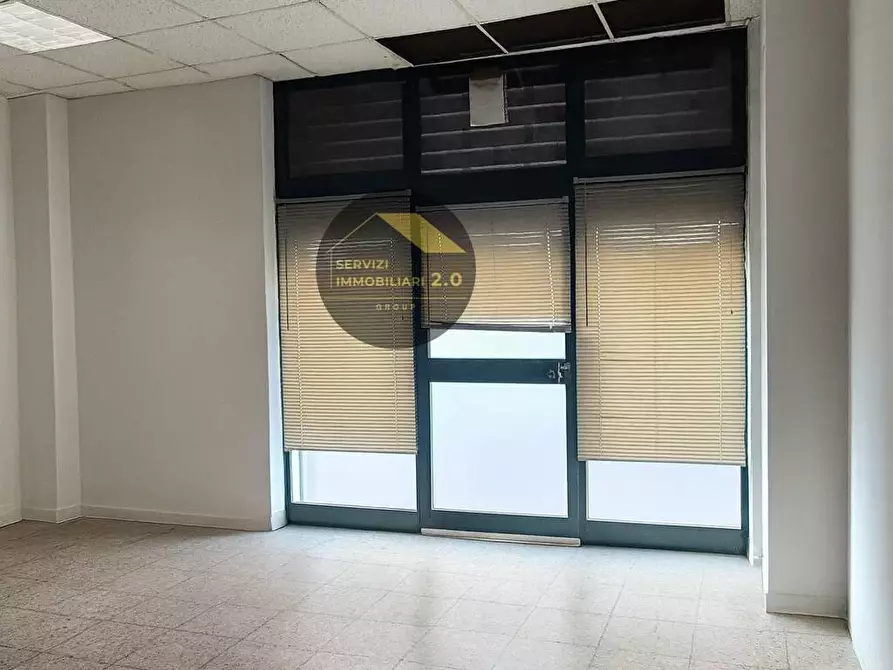 Immagine 16 di Locale commerciale in vendita  in VIA VACUNA 42 a Roma