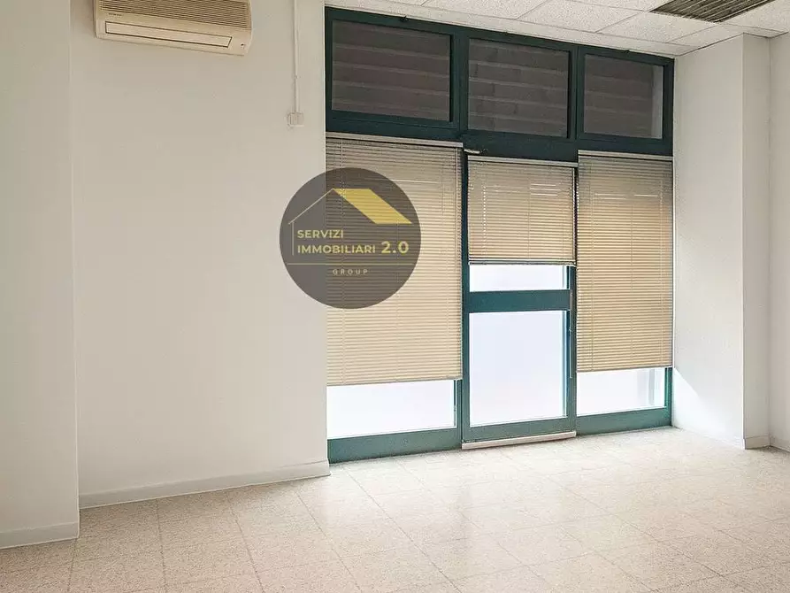 Immagine 17 di Locale commerciale in vendita  in VIA VACUNA 42 a Roma