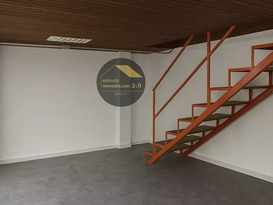 Immagine 19 di Locale commerciale in vendita  in VIA VACUNA 42 a Roma