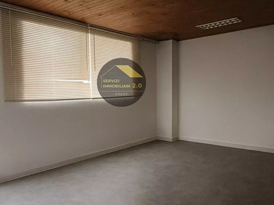 Immagine 20 di Locale commerciale in vendita  in VIA VACUNA 42 a Roma