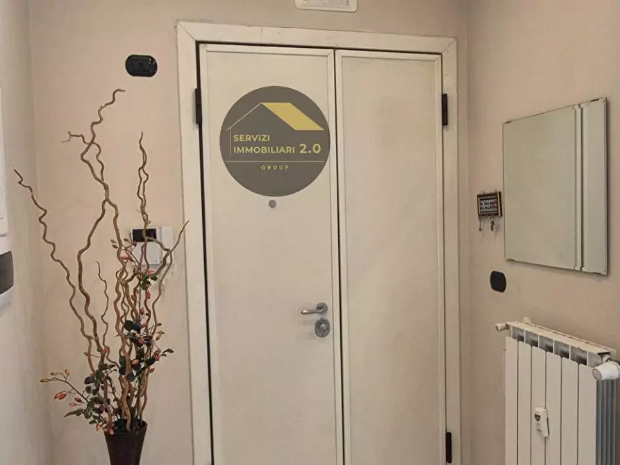 Immagine 3 di Appartamento in vendita  in Via Anghiari 3 a Roma