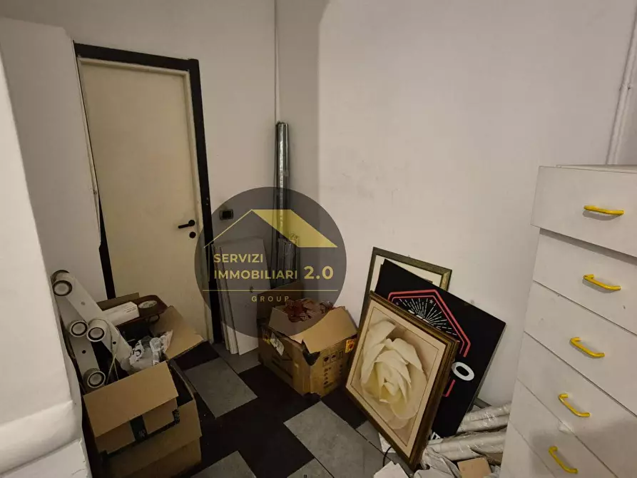 Immagine 12 di Locale commerciale in vendita  in Viale Palmiro Togliatti 209 a Roma