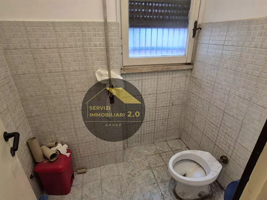 Immagine 13 di Locale commerciale in vendita  in Viale Palmiro Togliatti 209 a Roma