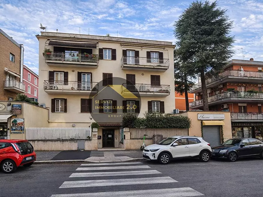 Immagine 2 di Appartamento in vendita  in Via dei Faggi 74 a Roma