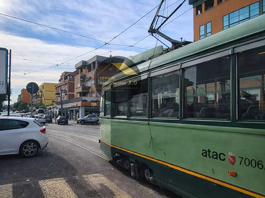 Immagine 4 di Appartamento in vendita  in Via dei Faggi 74 a Roma