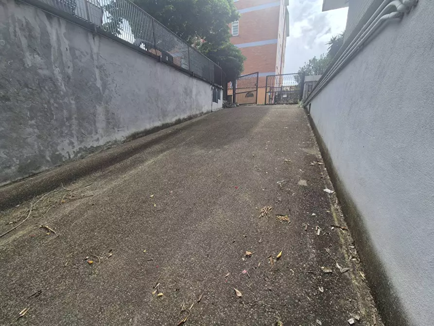 Immagine 3 di Locale commerciale in vendita  in Via Bernardo Cennini 36 a Roma