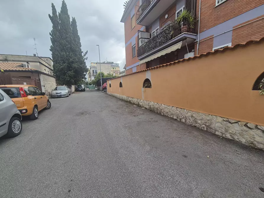 Immagine 5 di Locale commerciale in vendita  in Via Bernardo Cennini 36 a Roma