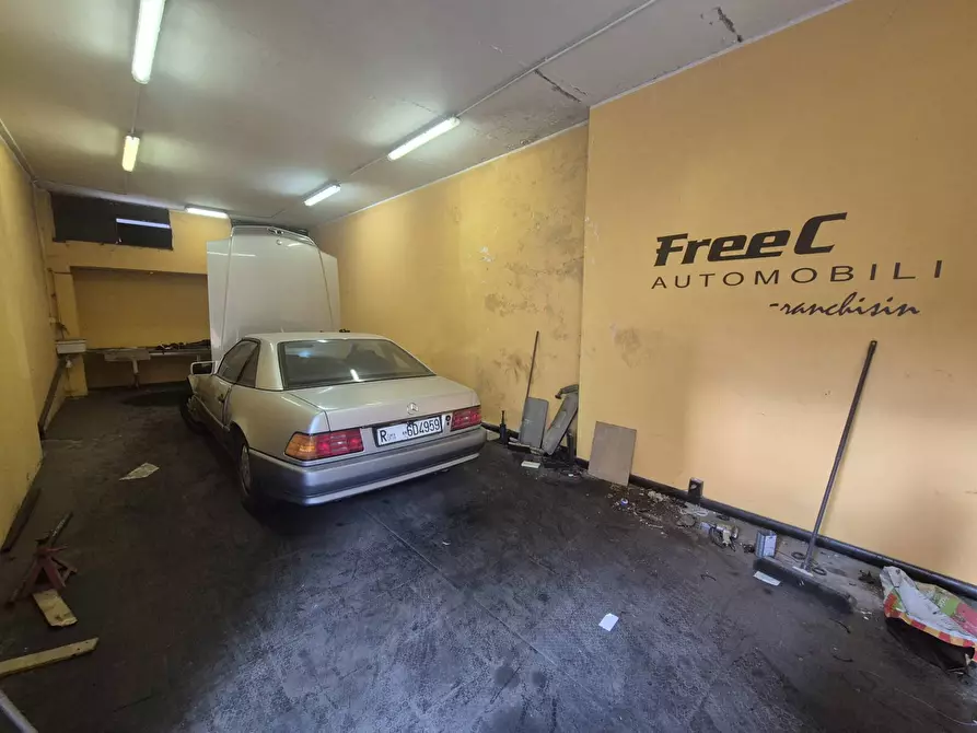 Immagine 9 di Locale commerciale in vendita  in Via Bernardo Cennini 36 a Roma