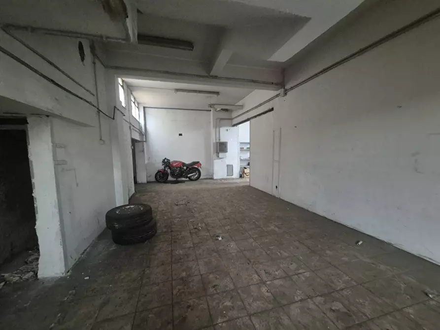 Immagine 11 di Locale commerciale in vendita  in Via Bernardo Cennini 36 a Roma