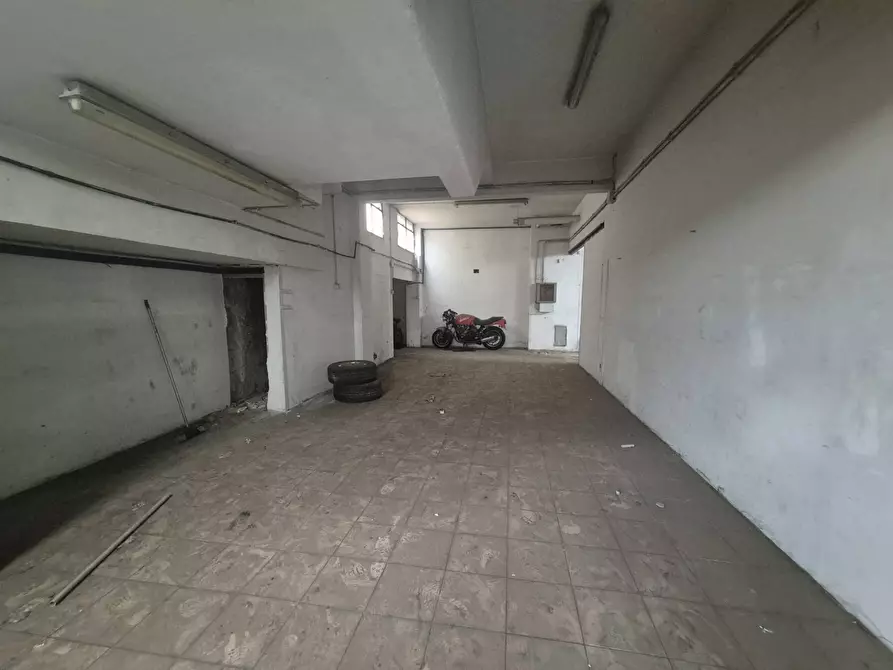 Immagine 12 di Locale commerciale in vendita  in Via Bernardo Cennini 36 a Roma