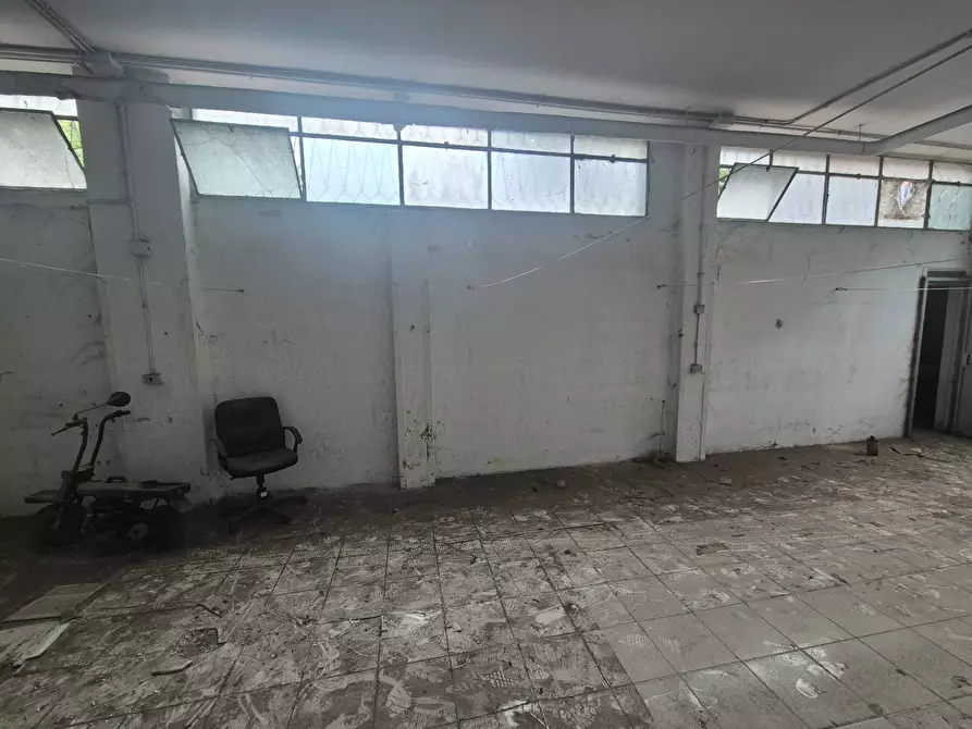 Immagine 14 di Locale commerciale in vendita  in Via Bernardo Cennini 36 a Roma