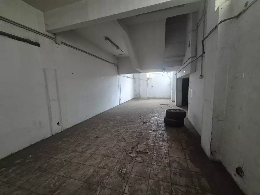 Immagine 16 di Locale commerciale in vendita  in Via Bernardo Cennini 36 a Roma