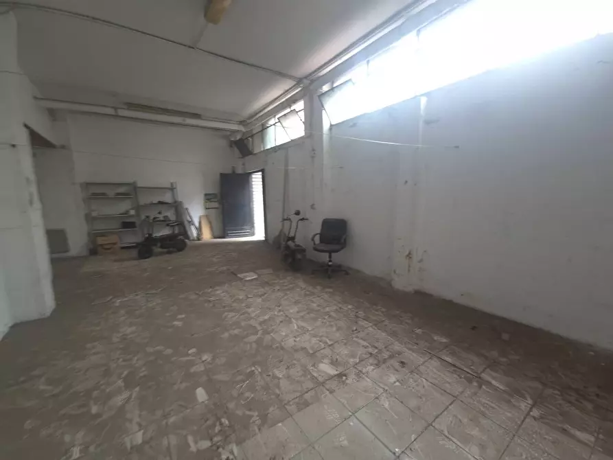 Immagine 19 di Locale commerciale in vendita  in Via Bernardo Cennini 36 a Roma