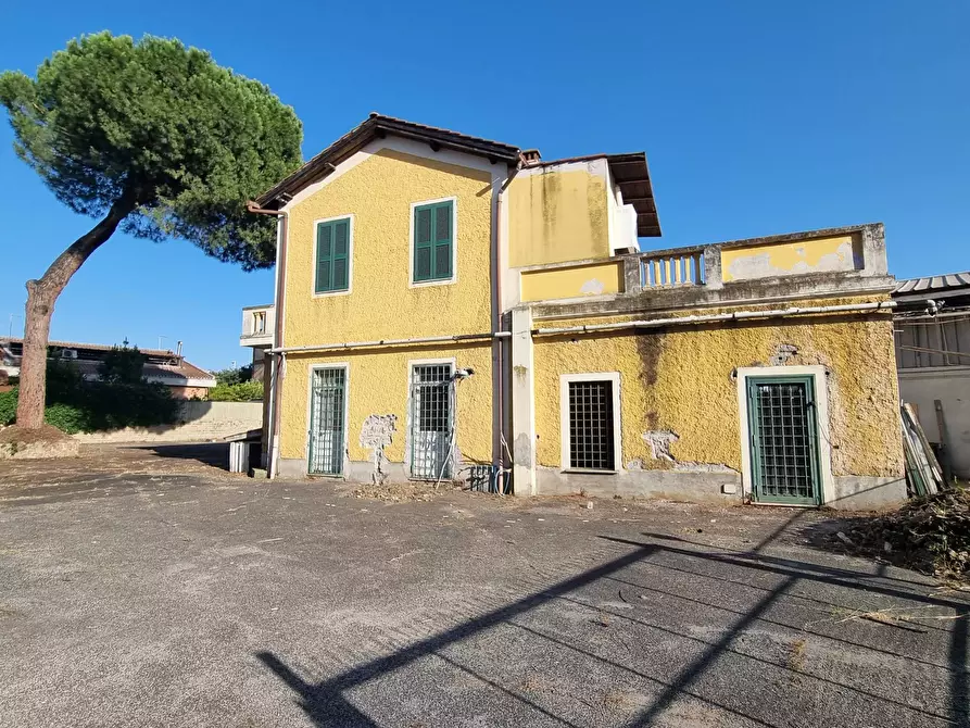 Immagine 2 di Appartamento in vendita  in via ortipoli a Roma