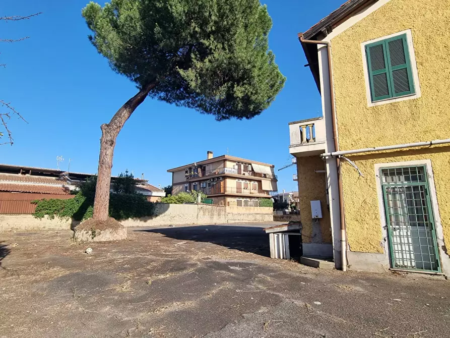 Immagine 3 di Appartamento in vendita  in via ortipoli a Roma