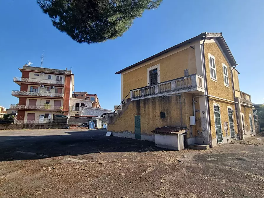 Immagine 4 di Appartamento in vendita  in via ortipoli a Roma