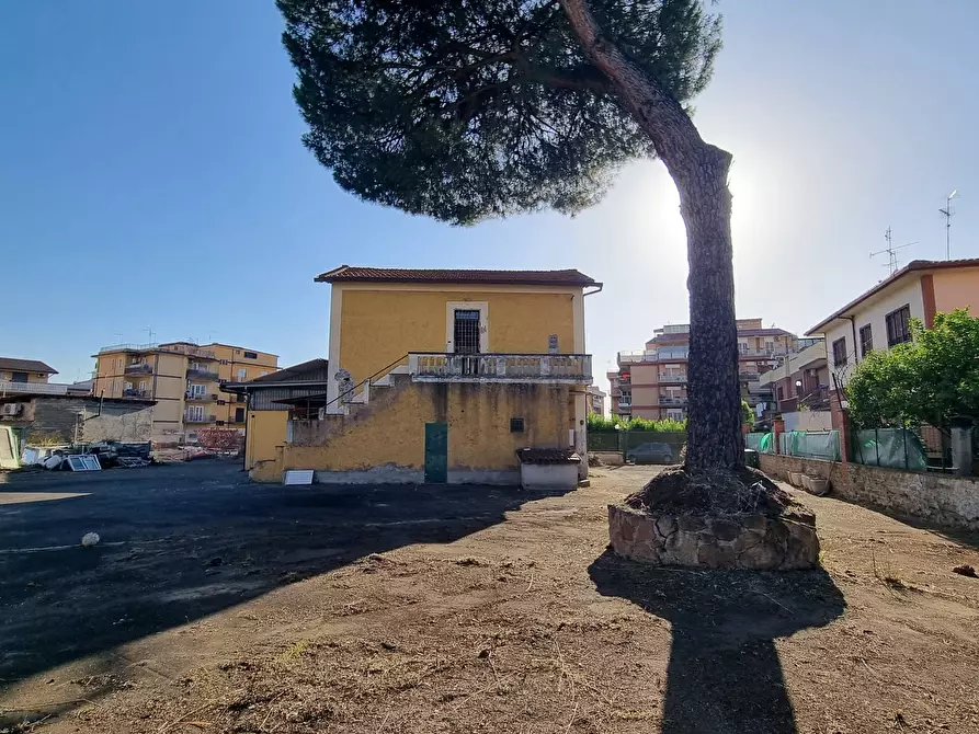 Immagine 6 di Appartamento in vendita  in via ortipoli a Roma