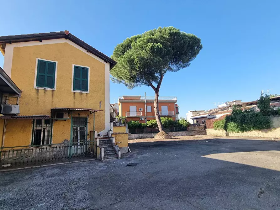 Immagine 10 di Appartamento in vendita  in via ortipoli a Roma