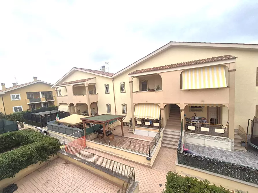 Immagine 3 di Appartamento in vendita  in Via Della Riserva Nuova 261 a Roma