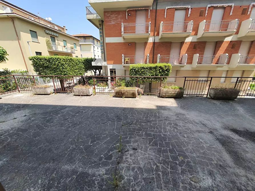 Immagine 3 di Albergo/B&B/Residence in vendita  in via giosuè carducci 10 a Chianciano Terme