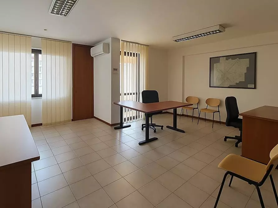 Immagine 10 di Negozio in vendita  in via giorgio morandi 199 a Roma