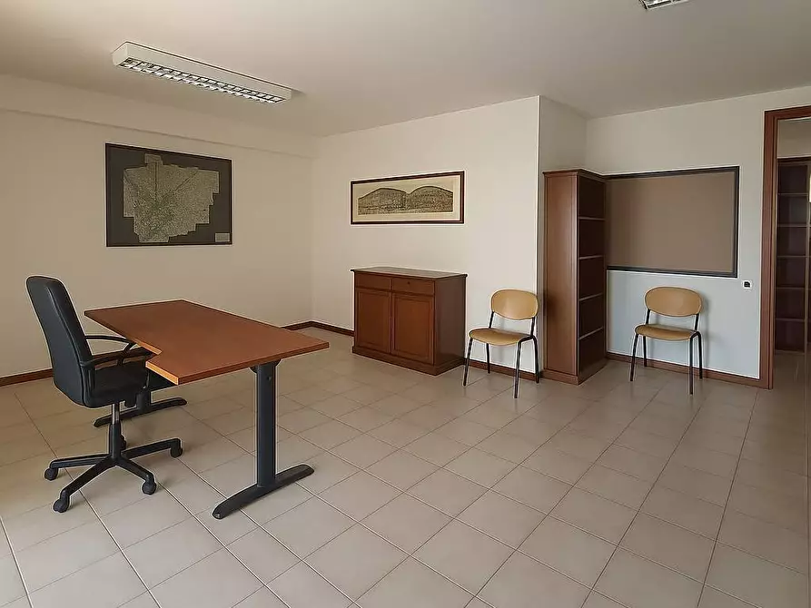 Immagine 6 di Negozio in vendita  in via giorgio morandi 199 a Roma