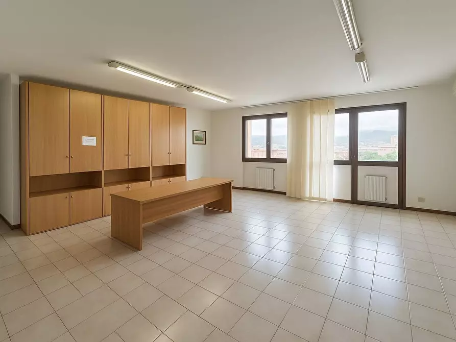 Immagine 12 di Negozio in vendita  in via giorgio morandi 199 a Roma