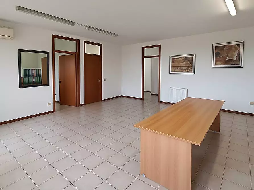 Immagine 13 di Negozio in vendita  in via giorgio morandi 199 a Roma