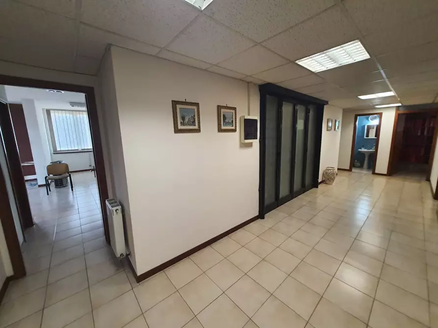 Immagine 22 di Negozio in vendita  in via giorgio morandi 199 a Roma